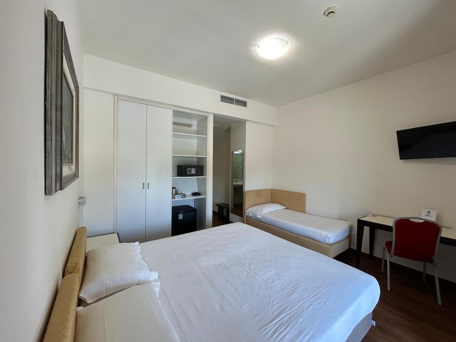 Best Western Cesena Hotel エクステリア 写真